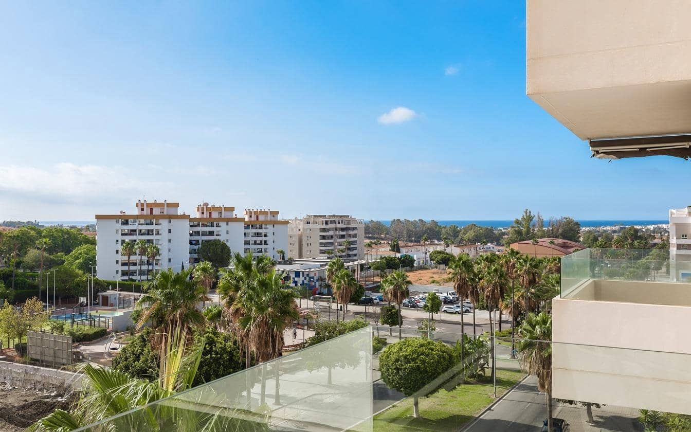 2 bedroom Apartment for sale in Nueva Andalucia with pool - € 530,000 (Ref: 8557328)