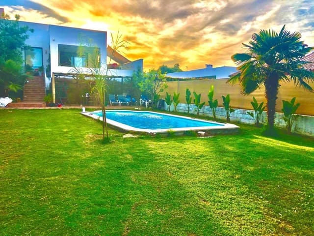 4 soveværelse Villa til salg i Algeciras med swimmingpool - € 778.000 (Ref: 8783924)