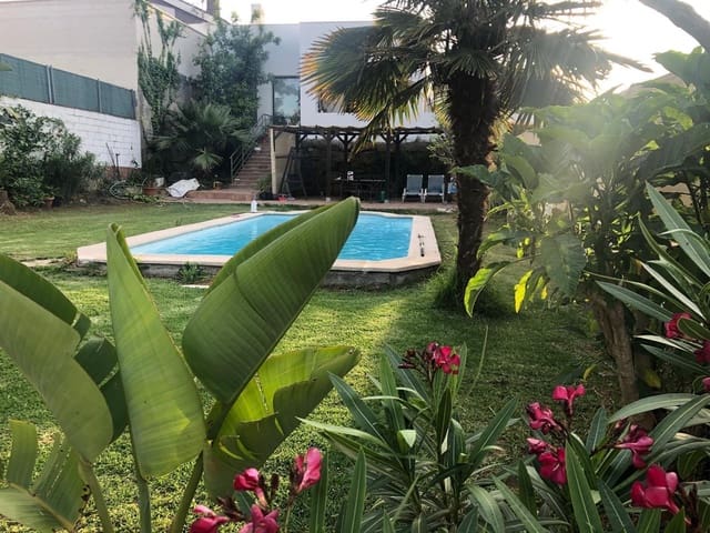 4 soveværelse Villa til salg i Algeciras med swimmingpool - € 778.000 (Ref: 8783924)