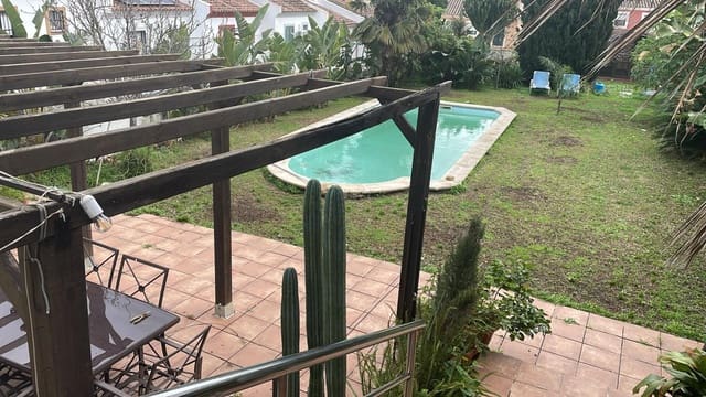 4 soveværelse Villa til salg i Algeciras med swimmingpool - € 778.000 (Ref: 8783924)