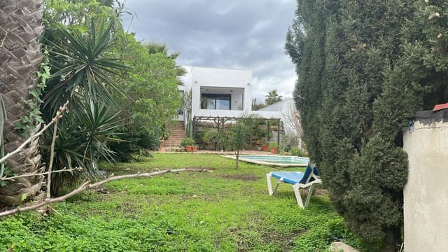 4 soveværelse Villa til salg i Algeciras med swimmingpool - € 778.000 (Ref: 8783924)