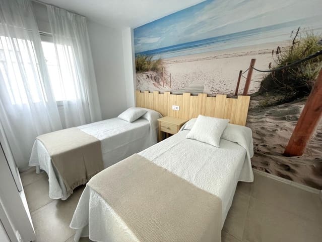 2 soveværelse Lejlighed til salg i Zahara de los Atunes, Barbate med swimmingpool garage - € 525.000 (Ref: 8836900)