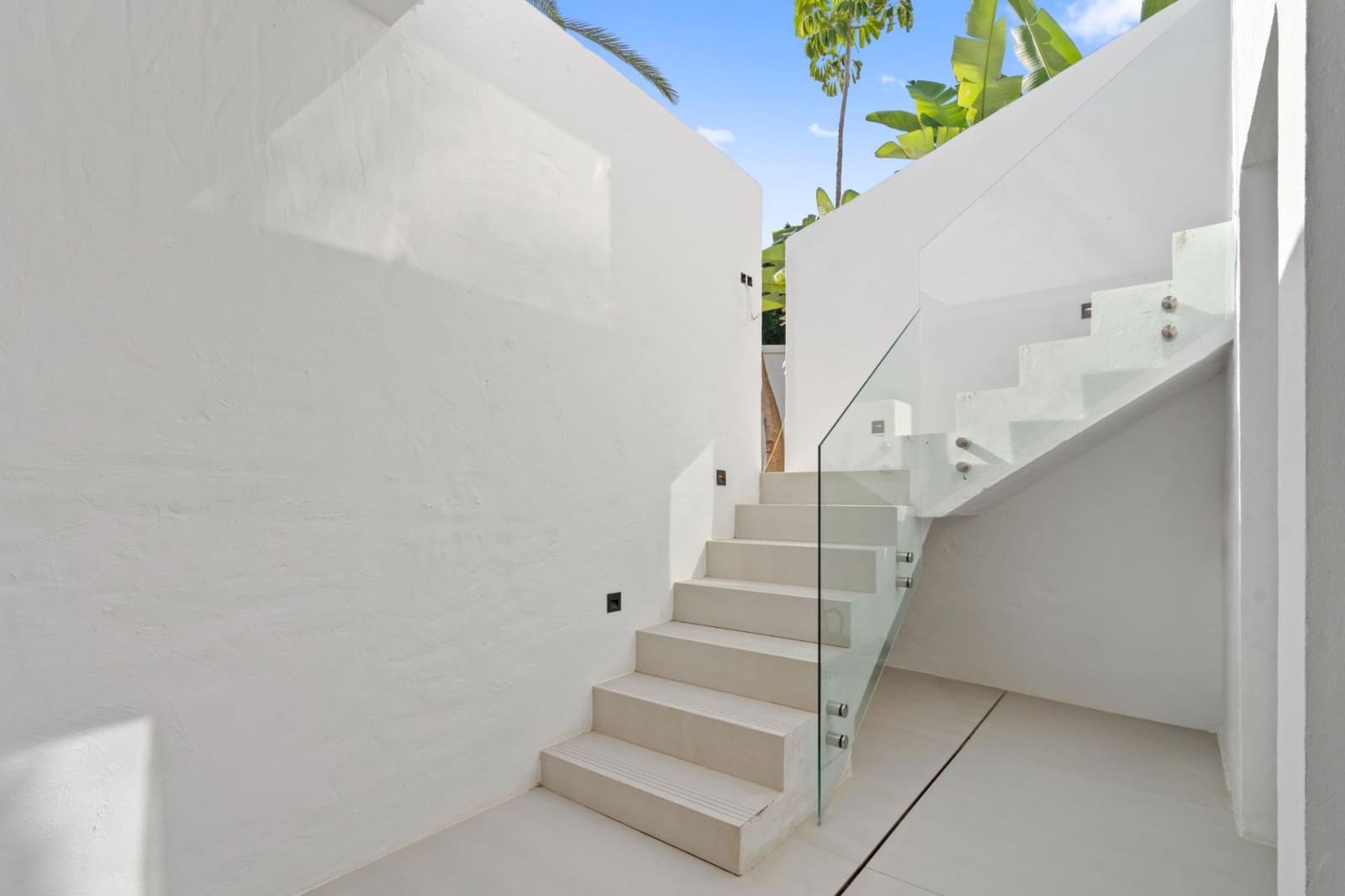 4 soverom Leilighet til salgs i El Paraiso med svømmebasseng garasje - € 815 000 (Ref: 8838657)