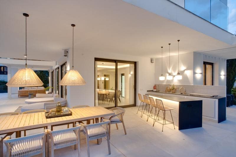 6 bedroom Villa for sale in Marbella with pool garage - € 6,500,000 (Ref: 8972157)