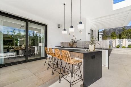 6 bedroom Villa for sale in Marbella with pool garage - € 6,500,000 (Ref: 8972157)