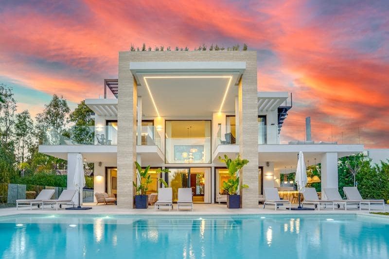 6 bedroom Villa for sale in Marbella with pool garage - € 6,500,000 (Ref: 8972157)