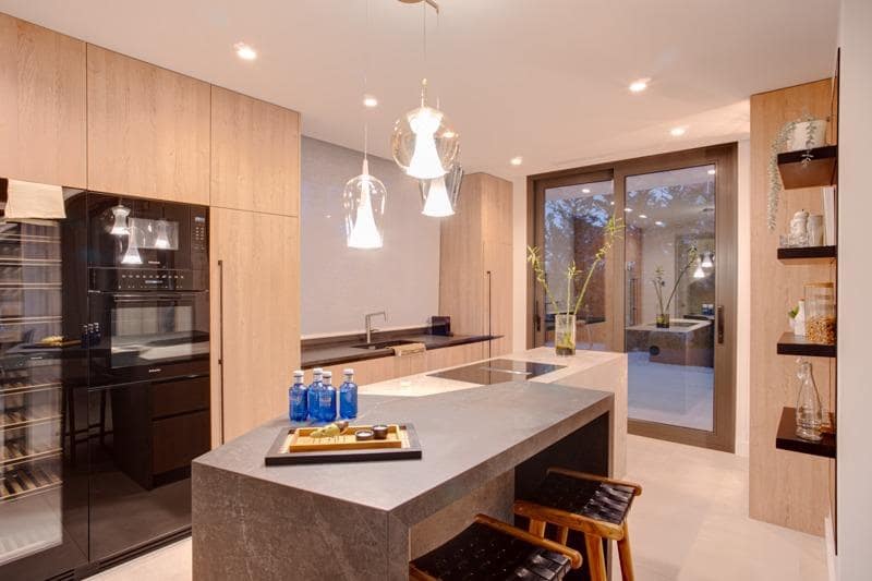 6 bedroom Villa for sale in Marbella with pool garage - € 6,500,000 (Ref: 8972157)