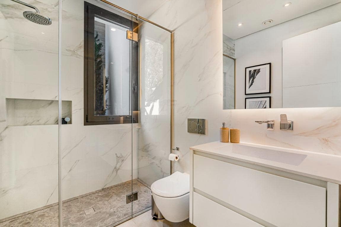 6 bedroom Villa for sale in Marbella with pool garage - € 6,500,000 (Ref: 8972157)