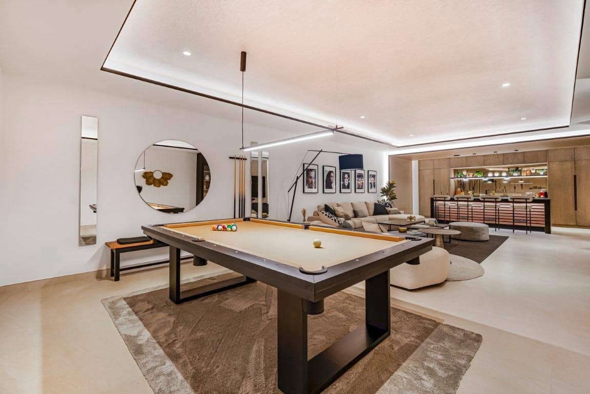 6 bedroom Villa for sale in Marbella with pool garage - € 6,500,000 (Ref: 8972157)