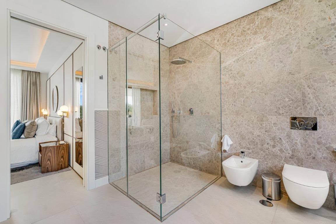 6 bedroom Villa for sale in Marbella with pool garage - € 6,500,000 (Ref: 8972157)