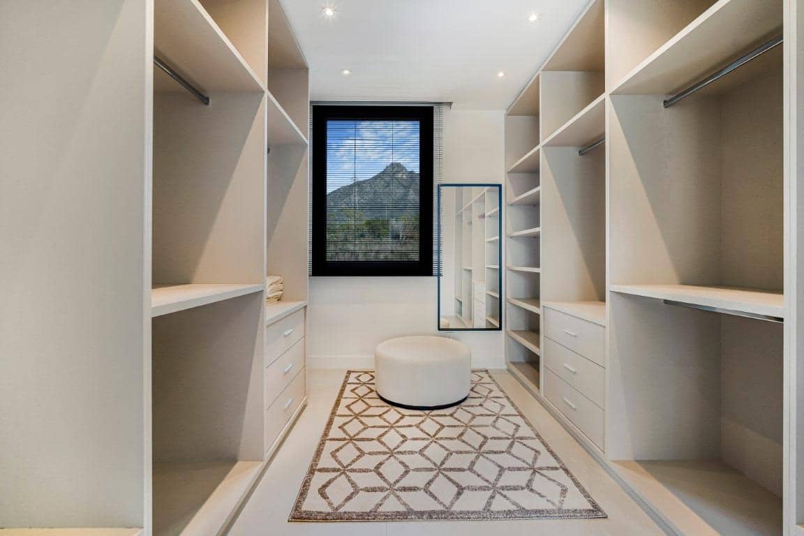 6 bedroom Villa for sale in Marbella with pool garage - € 6,500,000 (Ref: 8972157)