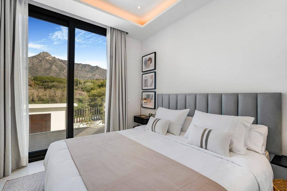 6 bedroom Villa for sale in Marbella with pool garage - € 6,500,000 (Ref: 8972157)