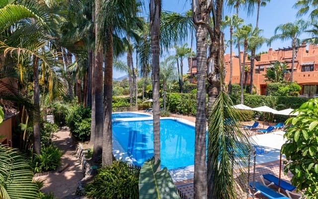 4 sypialnia Dom szeregowy na sprzedaż w Marbella z basenem garażem - 1 995 000 € (Ref: 9176400)