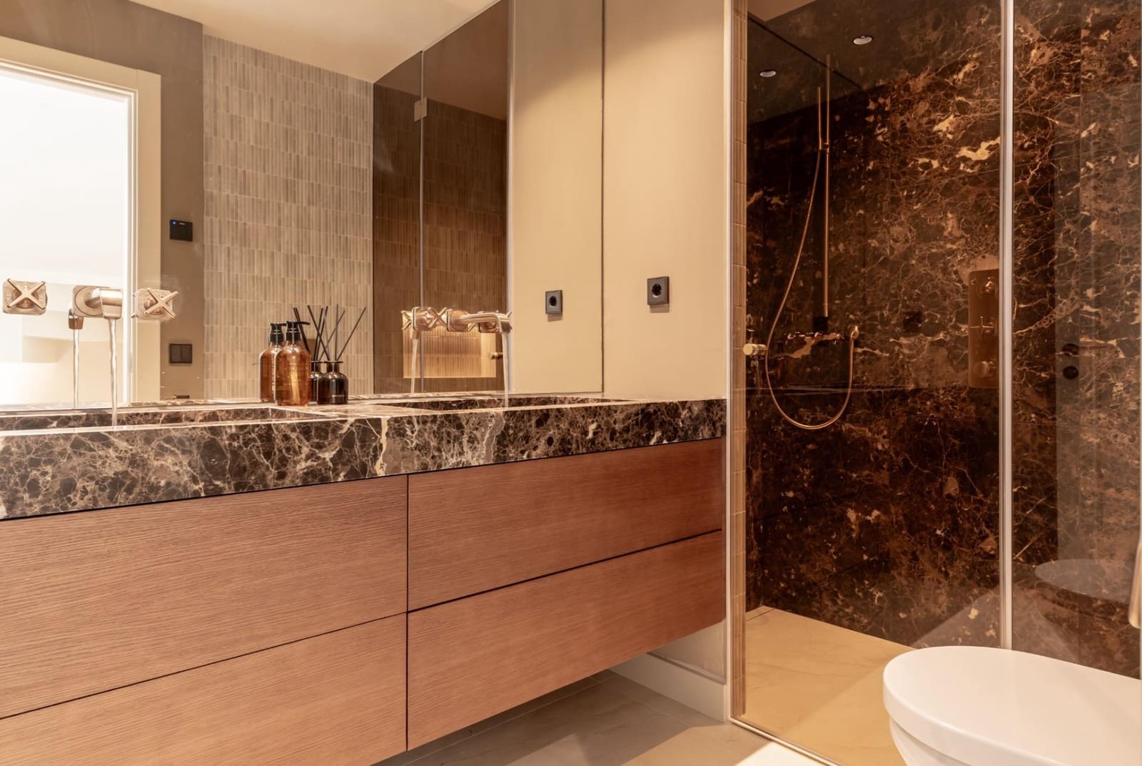 4 sypialnia Dom szeregowy na sprzedaż w Marbella z basenem garażem - 1 995 000 € (Ref: 9176400)