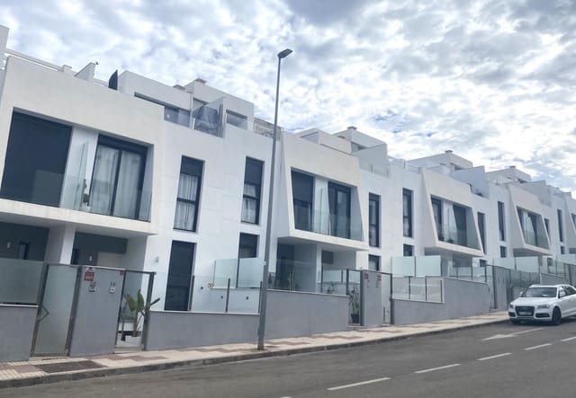 4 soveværelse Rækkehus til salg i Rincón de la Victoria med swimmingpool garage - € 545.000 (Ref: 9220208)