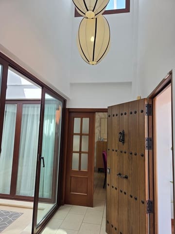 4 quarto Moradia para venda em Novo Sancti Petri, Chiclana de la Frontera com piscina garagem - 650 000 € (Ref: 9353560)