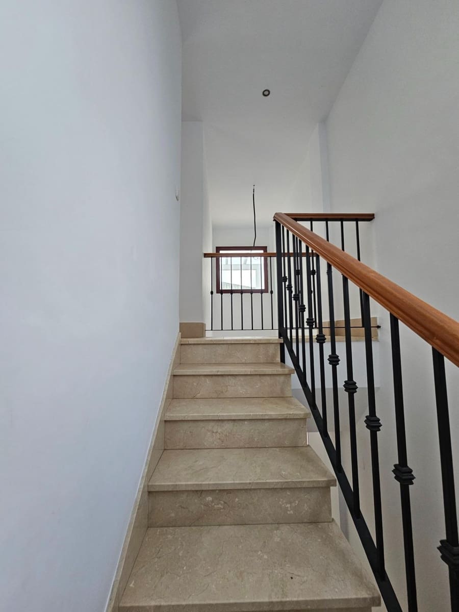 4 sypialnia Willa na sprzedaż w Novo Sancti Petri z basenem garażem - 650 000 € (Ref: 9353560)