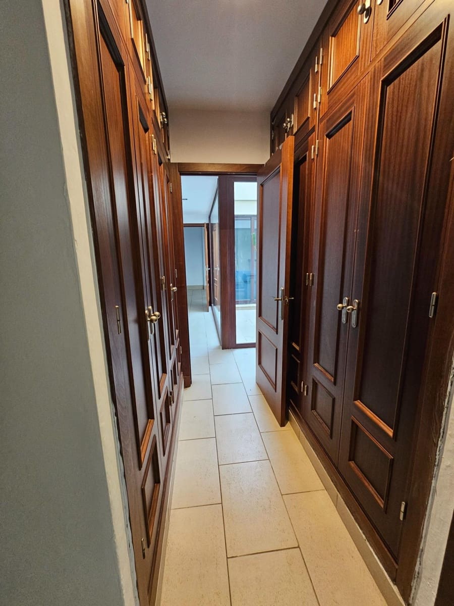 4 sypialnia Willa na sprzedaż w Novo Sancti Petri z basenem garażem - 650 000 € (Ref: 9353560)