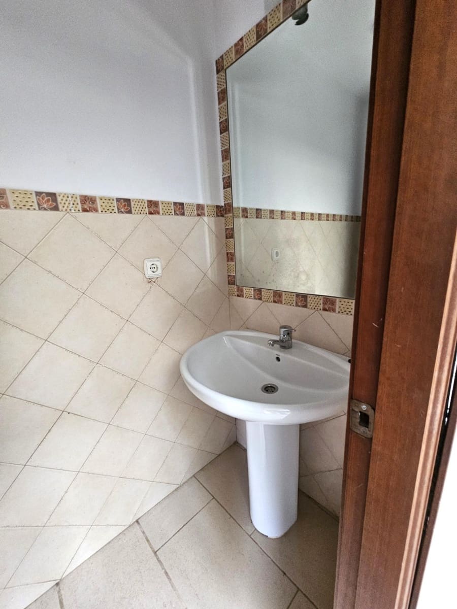 4 sypialnia Willa na sprzedaż w Novo Sancti Petri z basenem garażem - 650 000 € (Ref: 9353560)