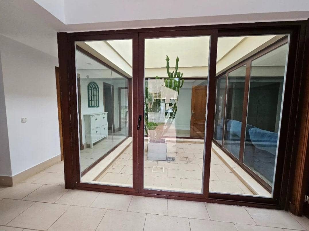 4 sypialnia Willa na sprzedaż w Novo Sancti Petri z basenem garażem - 650 000 € (Ref: 9353560)