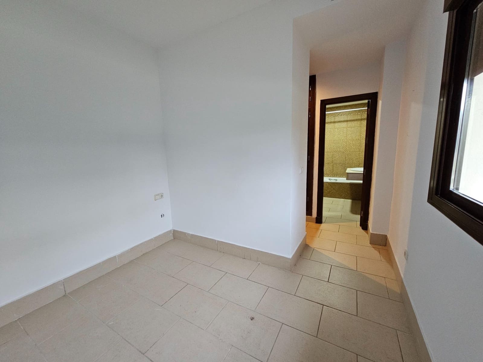 4 sypialnia Willa na sprzedaż w Novo Sancti Petri z basenem garażem - 650 000 € (Ref: 9353560)