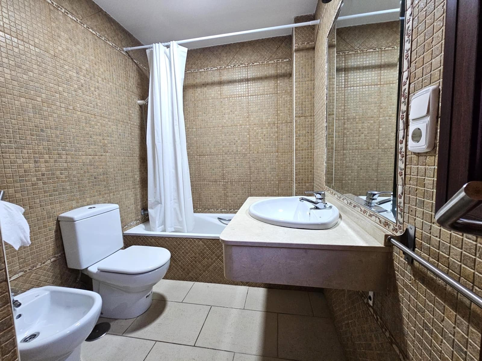4 sypialnia Willa na sprzedaż w Novo Sancti Petri z basenem garażem - 650 000 € (Ref: 9353560)