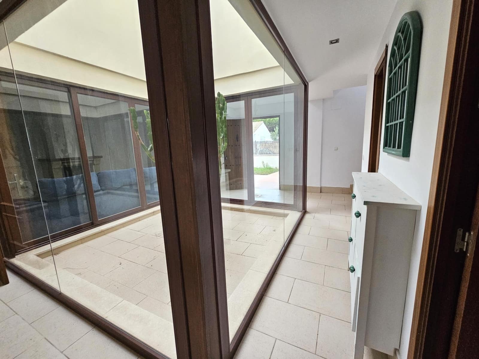 4 sypialnia Willa na sprzedaż w Novo Sancti Petri z basenem garażem - 650 000 € (Ref: 9353560)