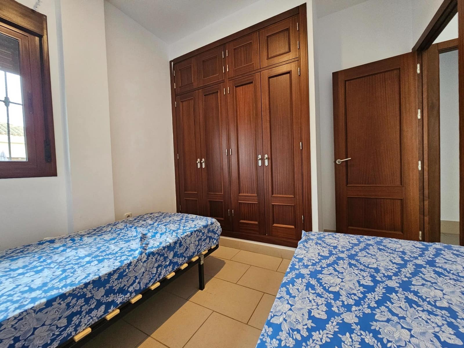 4 sypialnia Willa na sprzedaż w Novo Sancti Petri z basenem garażem - 650 000 € (Ref: 9353560)