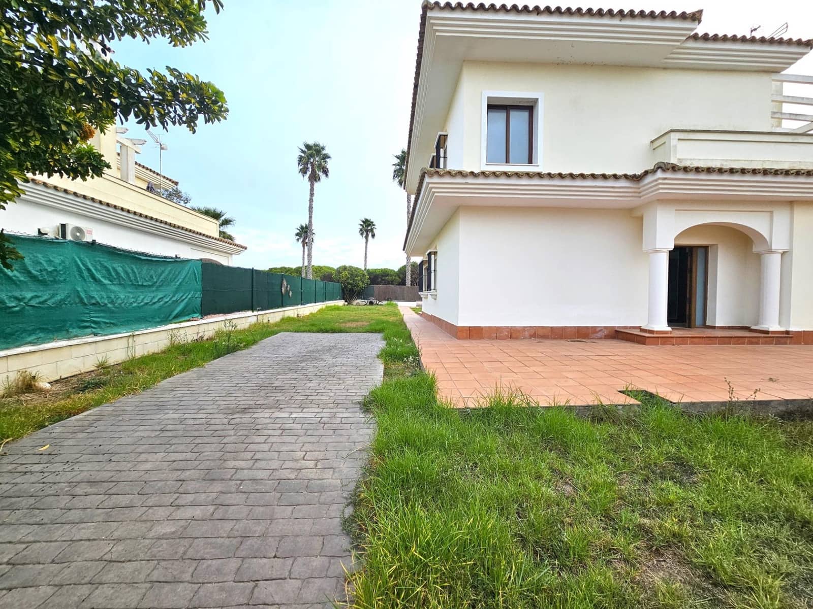 4 sypialnia Willa na sprzedaż w Novo Sancti Petri z basenem garażem - 650 000 € (Ref: 9353560)