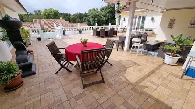 7 soveværelse Villa til salg i Sotogrande Costa, San Roque med swimmingpool garage - € 1.200.000 (Ref: 9373802)