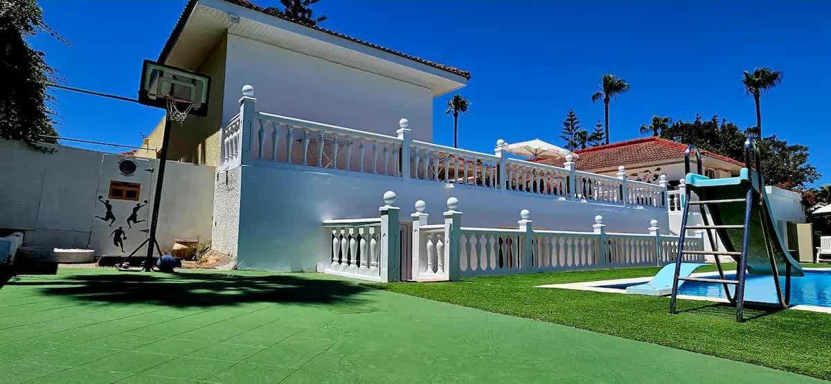 7 Zimmer Villa zu verkaufen in Sotogrande mit Pool Garage - 1.200.000 € (Ref: 9373802)