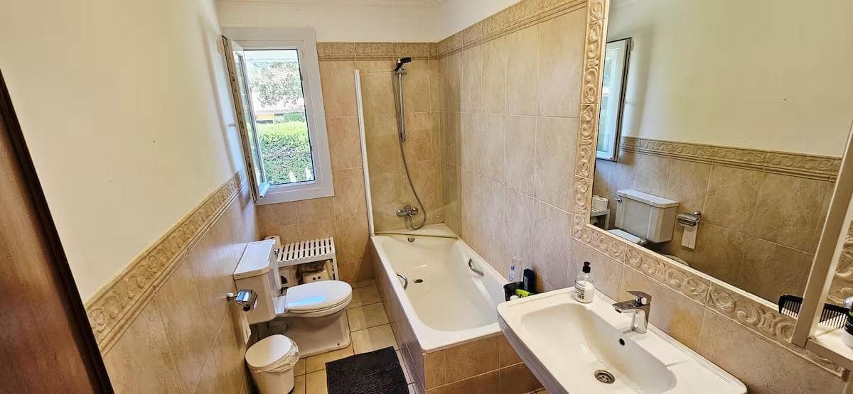 7 Zimmer Villa zu verkaufen in Sotogrande mit Pool Garage - 1.200.000 € (Ref: 9373802)