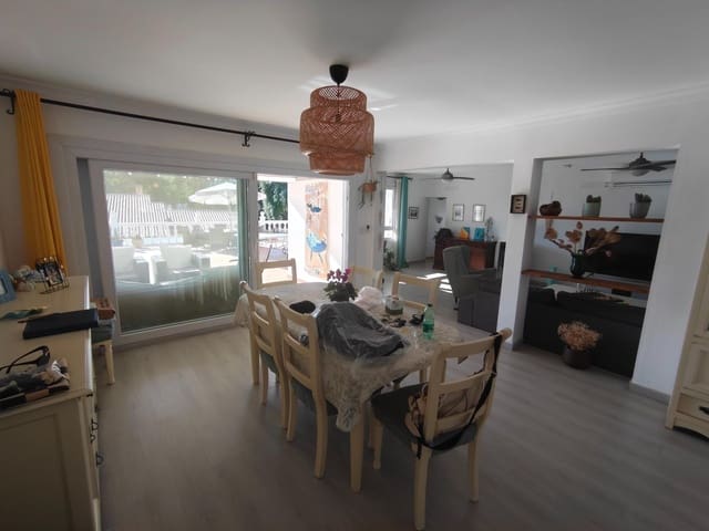 7 soveværelse Villa til salg i Sotogrande Costa, San Roque med swimmingpool garage - € 1.200.000 (Ref: 9373802)