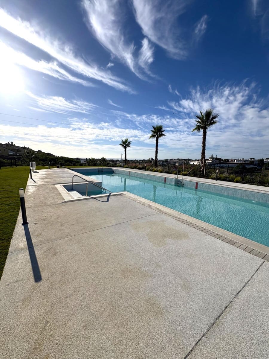 3 soveværelse Lejlighed til salg i Los Flamingos med swimmingpool garage - € 700.000 (Ref: 9382788)