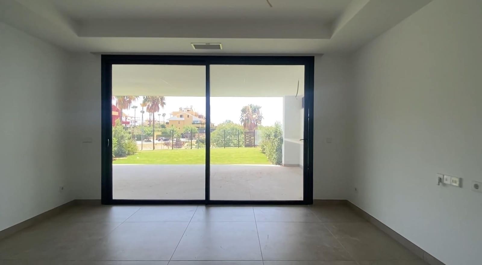 3 soveværelse Lejlighed til salg i Los Flamingos med swimmingpool garage - € 700.000 (Ref: 9382788)