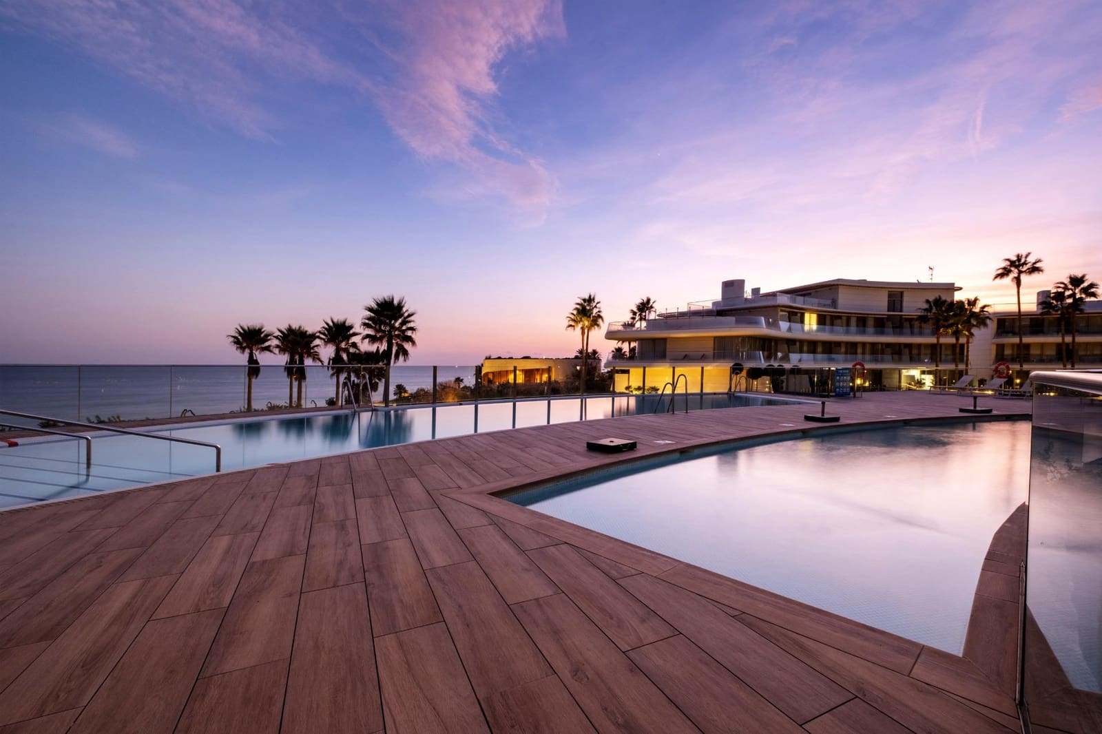 2 bedroom Apartment for sale in Estepona with pool garage - € 795,000 (Ref: 9382789)