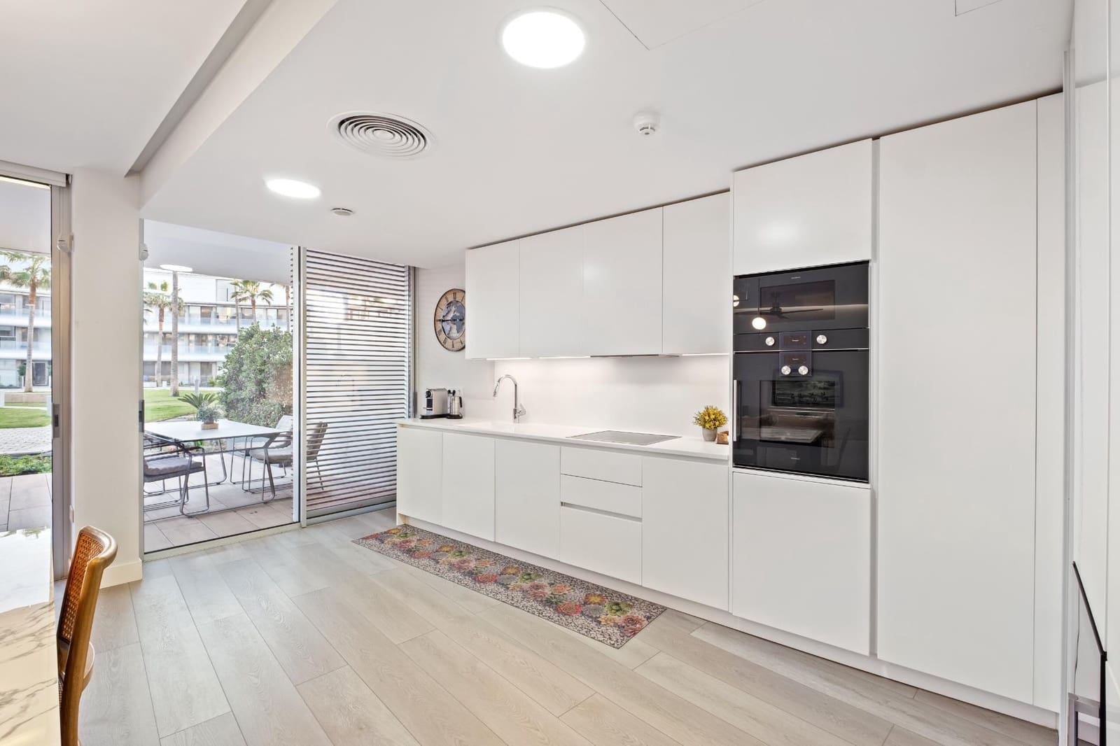 2 bedroom Apartment for sale in Estepona with pool garage - € 795,000 (Ref: 9382789)