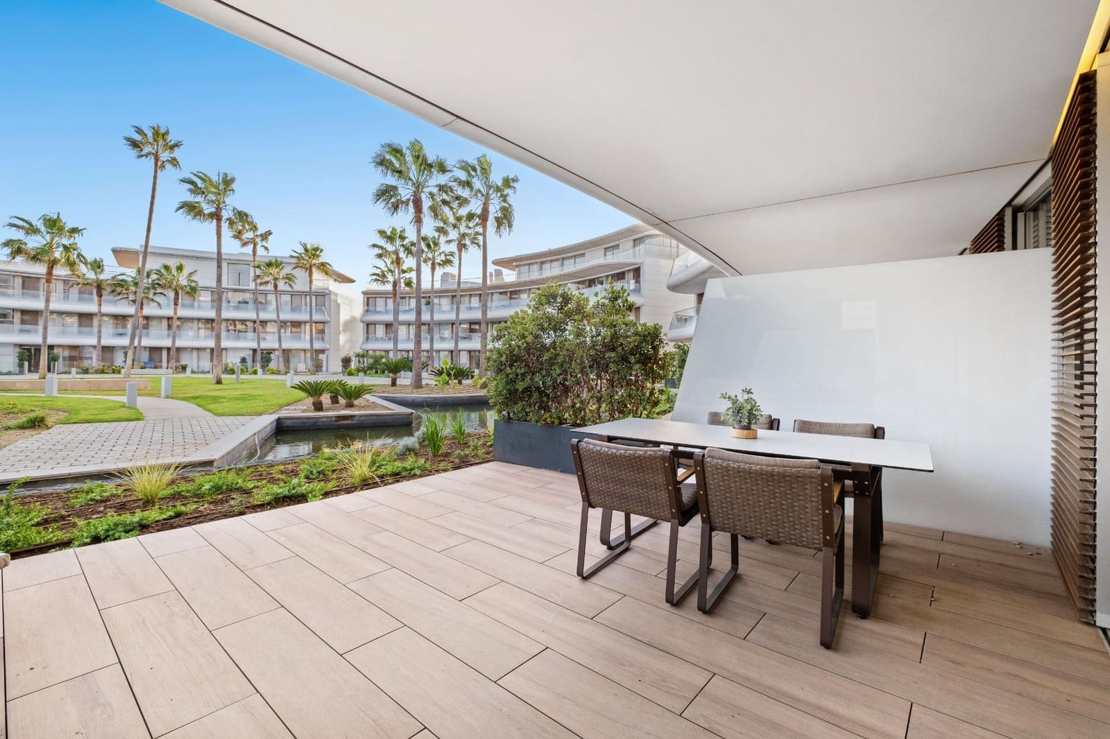 2 bedroom Apartment for sale in Estepona with pool garage - € 795,000 (Ref: 9382789)