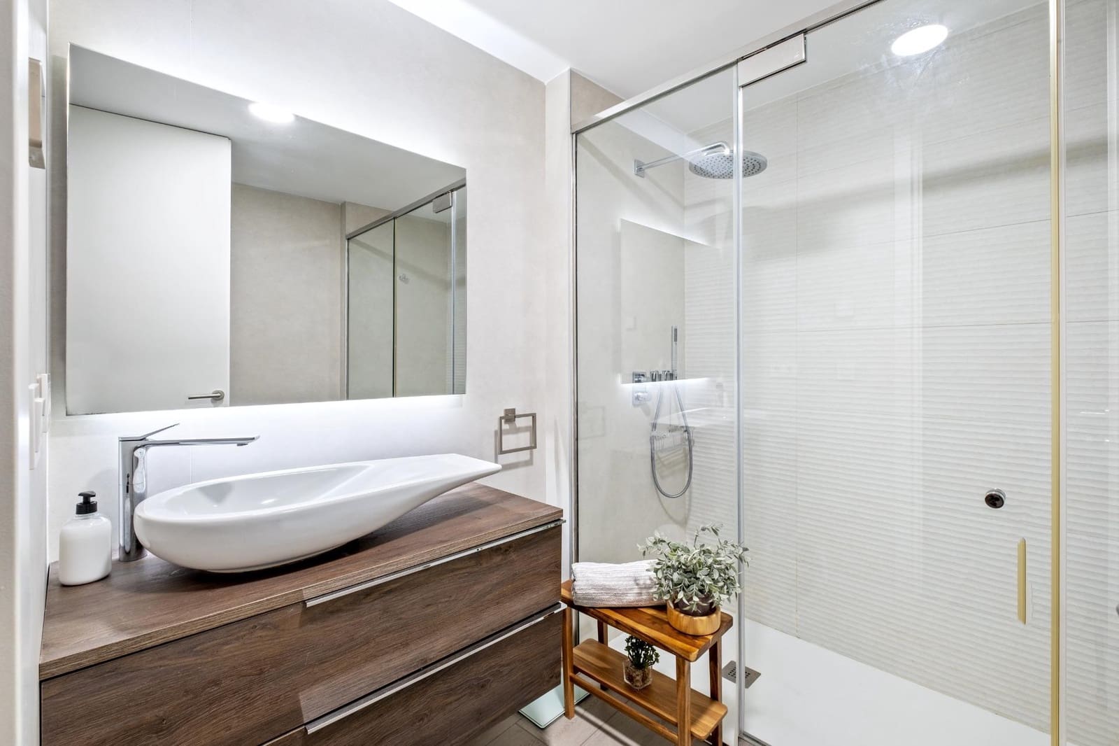 2 bedroom Apartment for sale in Estepona with pool garage - € 795,000 (Ref: 9382789)