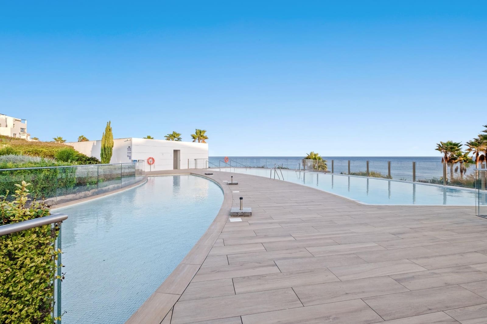 2 bedroom Apartment for sale in Estepona with pool garage - € 795,000 (Ref: 9382789)