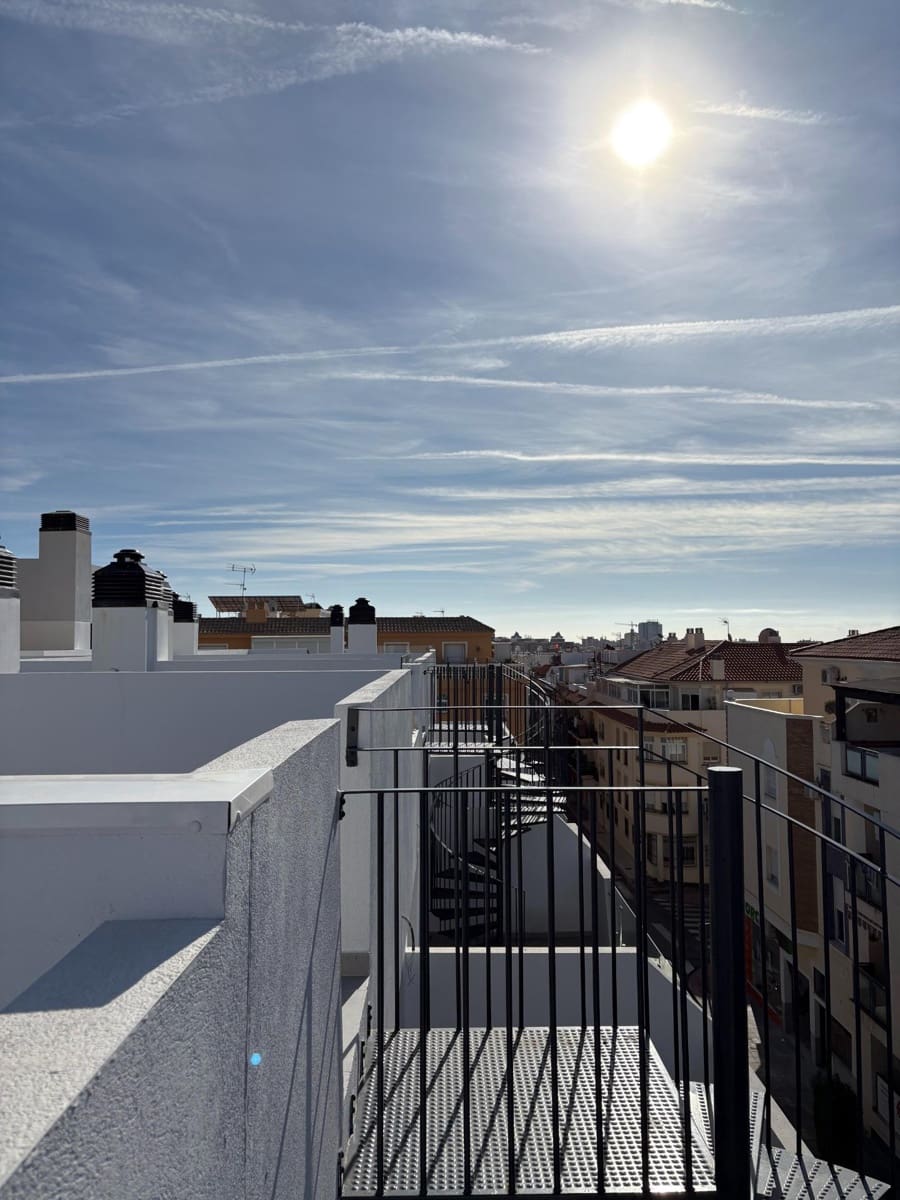 2 quarto Penthouse para venda em Las Lagunas de Mijas com garagem - 305 000 € (Ref: 9385532)