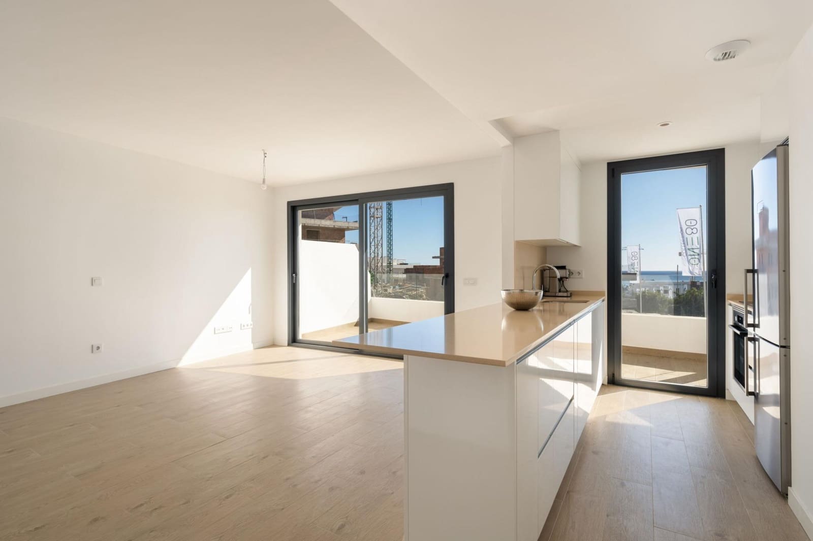 Apartamento de 2 habitaciones en Estepona en venta con piscina garaje - 450.000 € (Ref: 9400871)