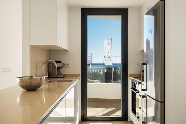 Apartamento de 2 habitaciones en Estepona en venta con piscina garaje - 450.000 € (Ref: 9400871)