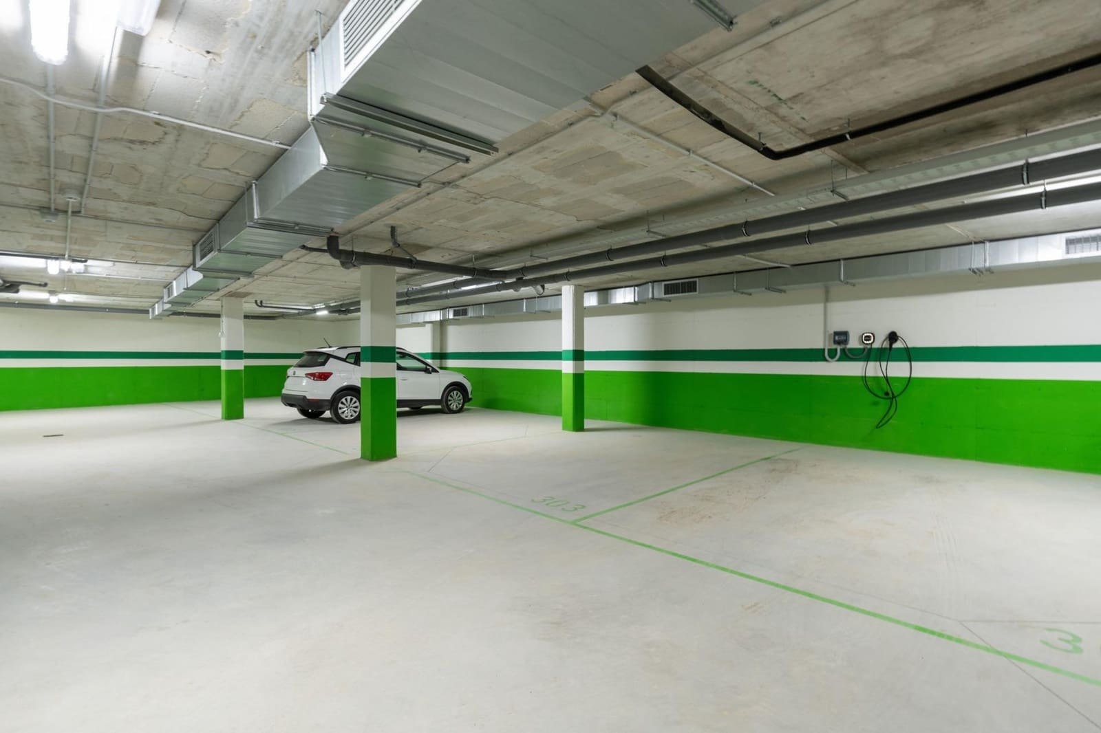 Apartamento de 2 habitaciones en Estepona en venta con piscina garaje - 450.000 € (Ref: 9400871)