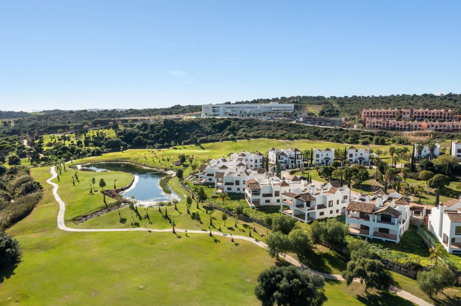 Apartamento de 2 habitaciones en Estepona en venta con piscina garaje - 450.000 € (Ref: 9400871)