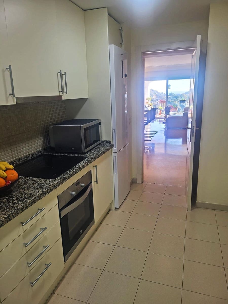 2 soverom Leilighet til salgs i Aloha Golf med garasje - € 480 000 (Ref: 9524241)