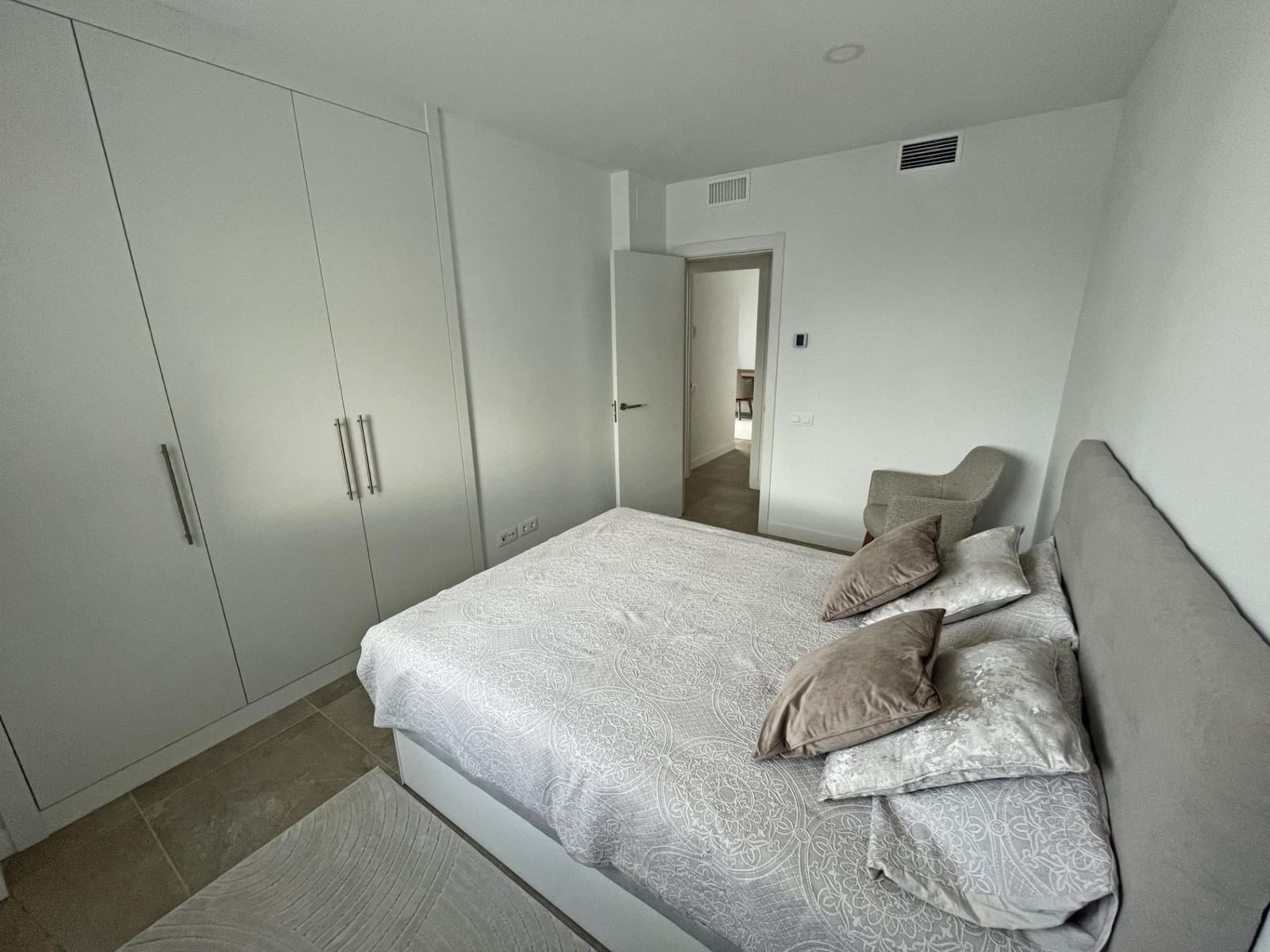 3 sypialnia Penthouse na sprzedaż w Estepona z garażem - 850 000 € (Ref: 9551320)