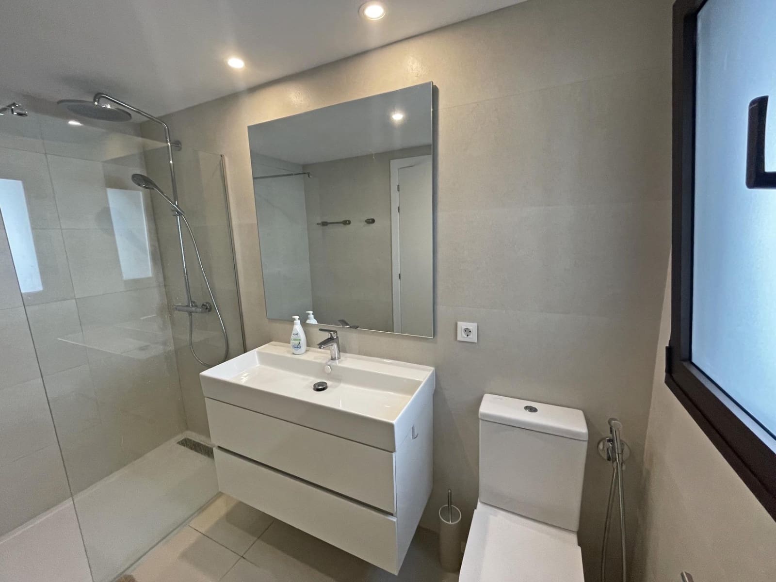 3 sypialnia Penthouse na sprzedaż w Estepona z garażem - 850 000 € (Ref: 9551320)