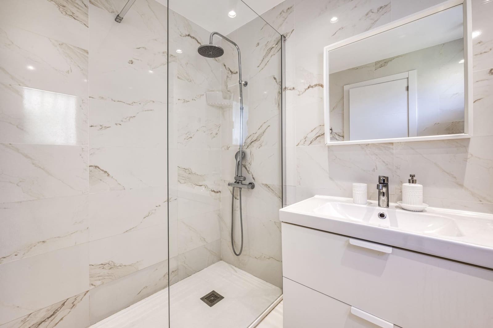 3 quarto Apartamento para venda em Puerto Banus com piscina garagem - 950 000 € (Ref: 9551321)