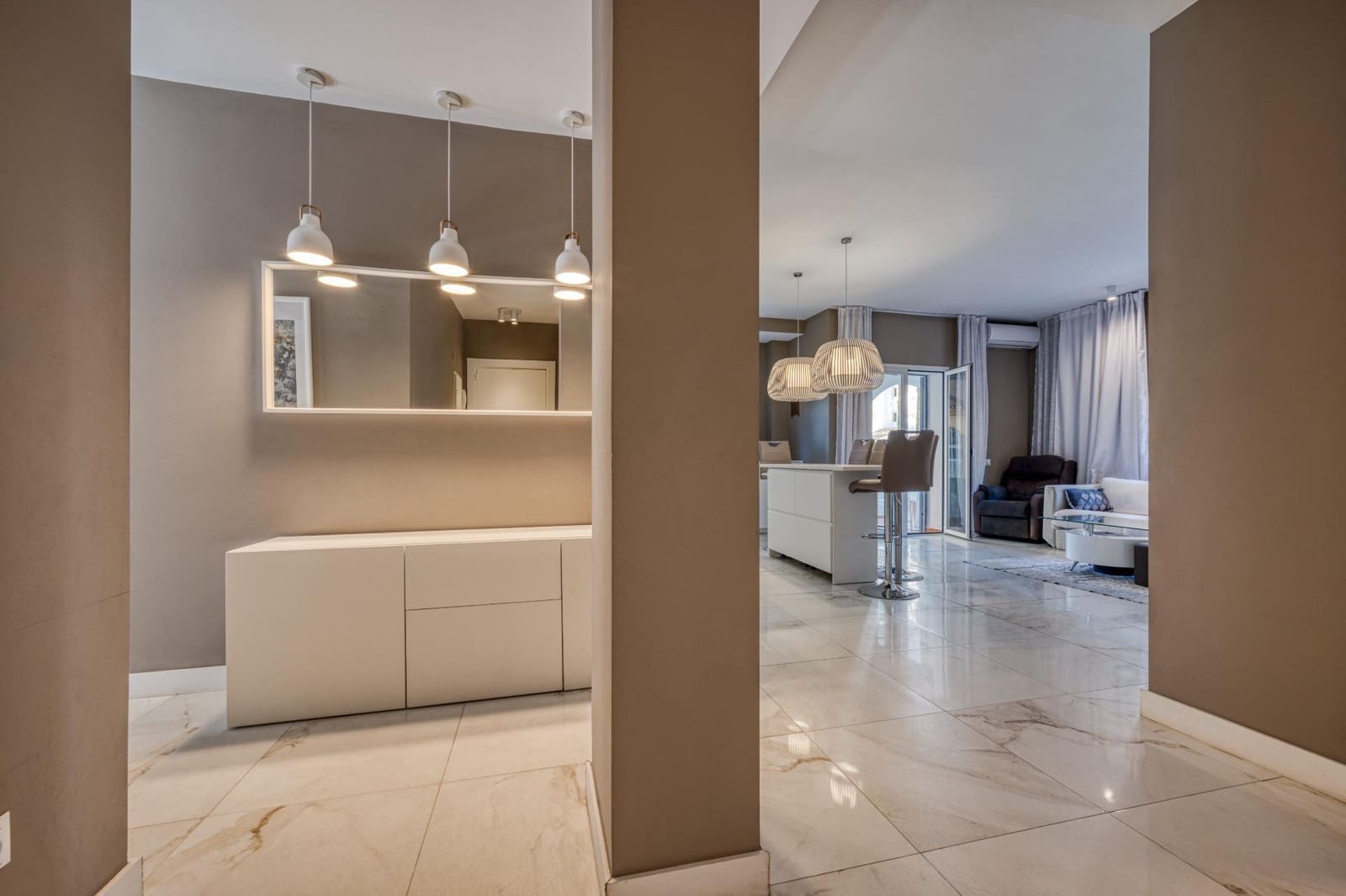 3 quarto Apartamento para venda em Puerto Banus com piscina garagem - 950 000 € (Ref: 9551321)